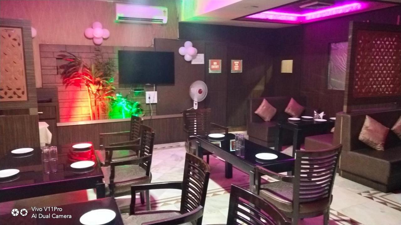 Rass Hotel Kanpur Eksteriør billede