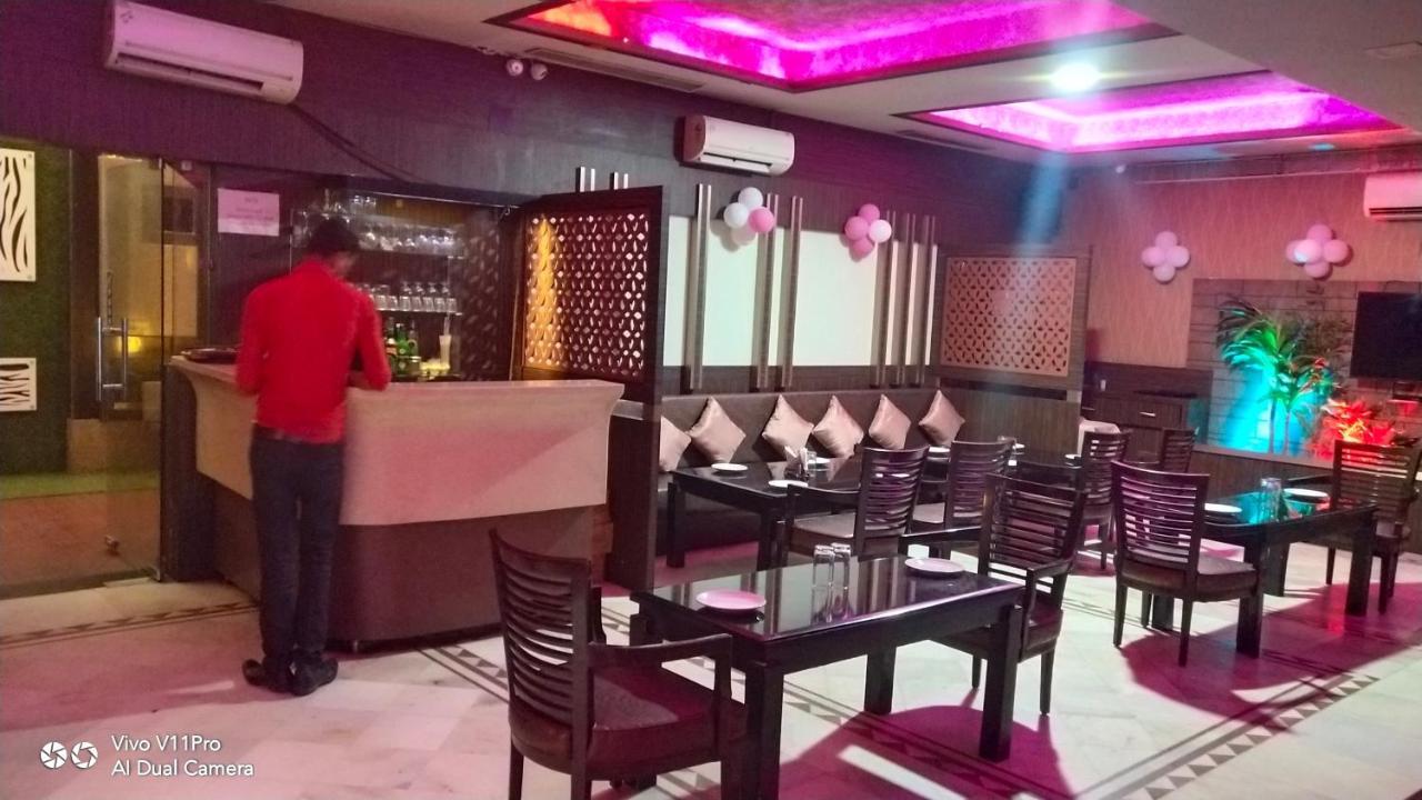 Rass Hotel Kanpur Eksteriør billede